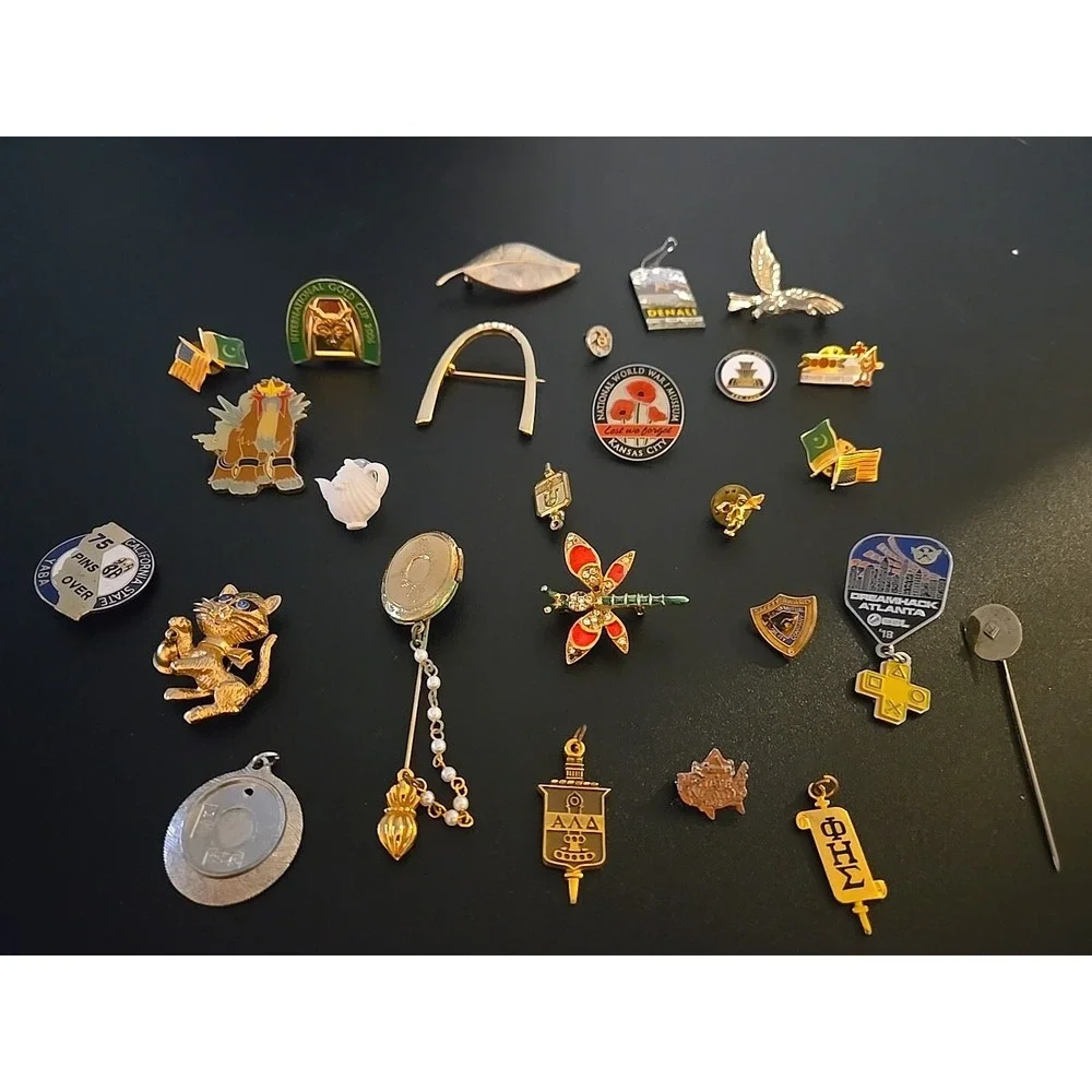 Vintage large lot of 26 Lapel‎ Hat Pins Pendants Brooches